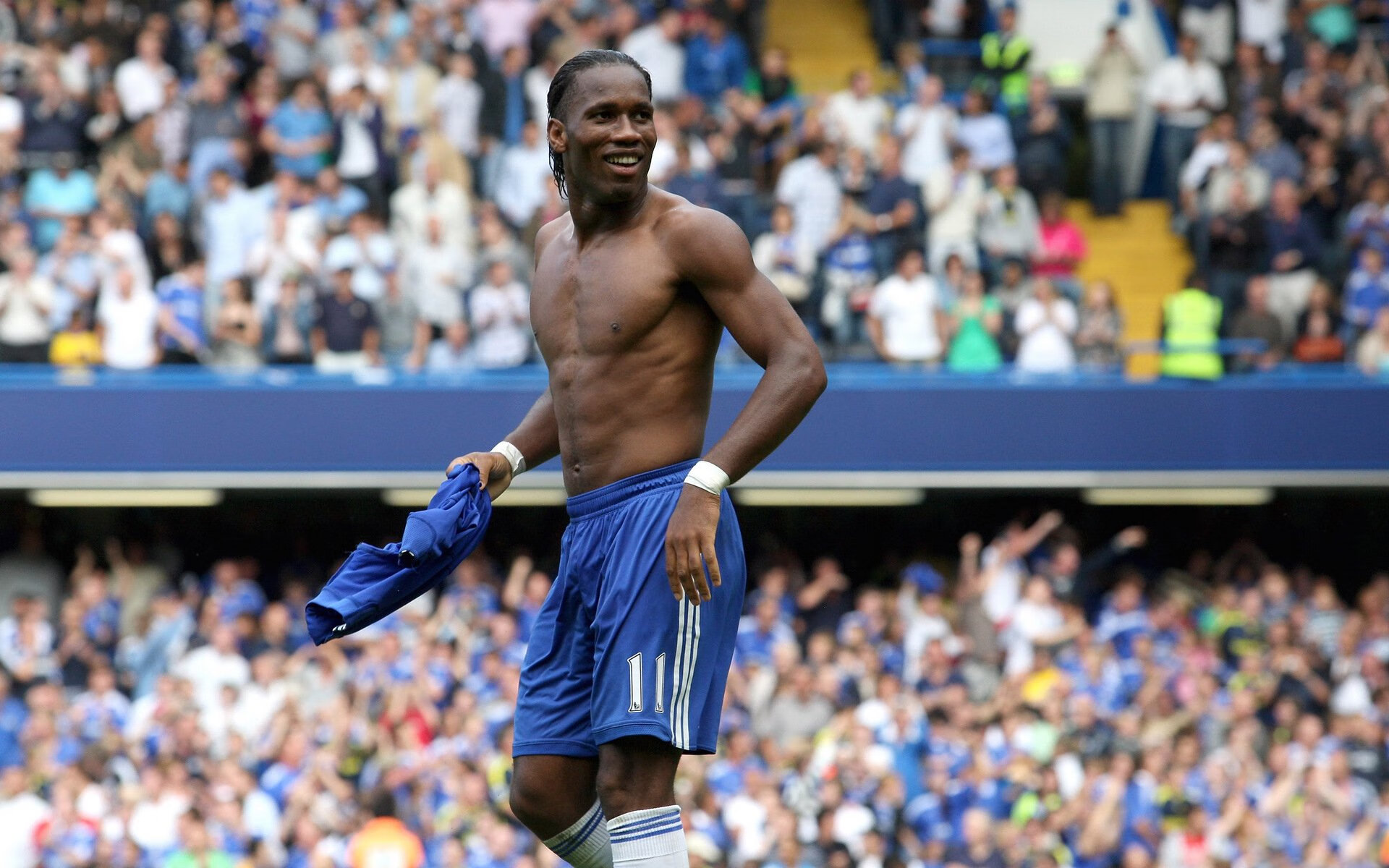 欧冠门票热销带动主办城市旅游收入，欧冠足球门票多少钱