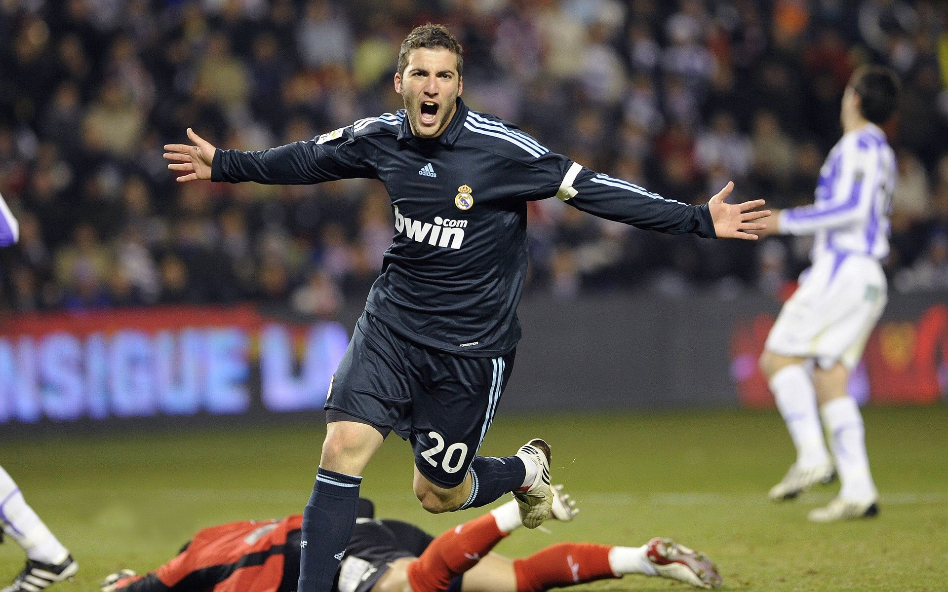 俱乐部推动女性裁判员招募实现性别多样化发展，赛事裁判员