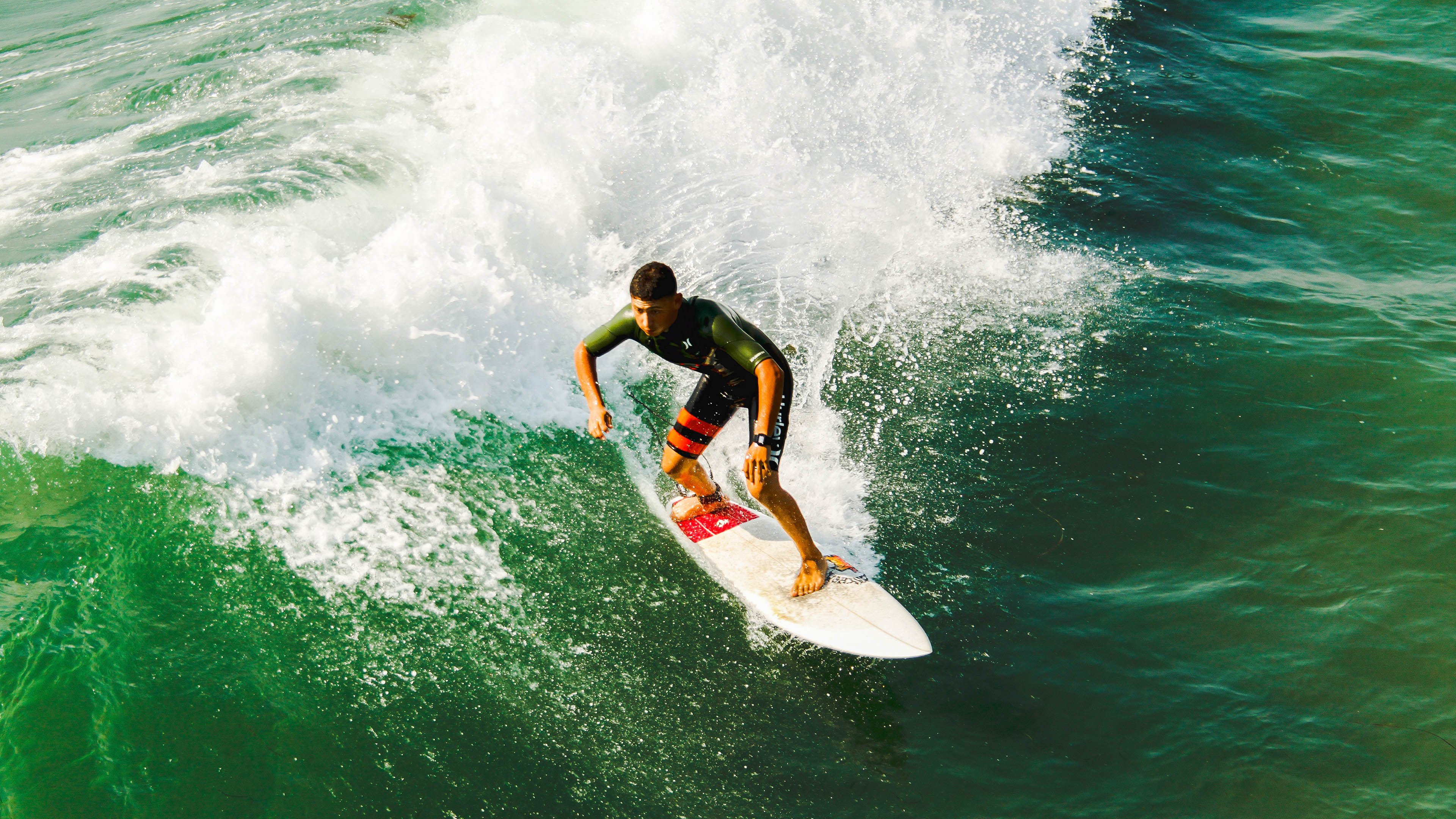 拜仁横扫对手，提前锁定决赛名额！，冠军在招手!拜仁迎联赛5连胜 7分领跑优势巨大